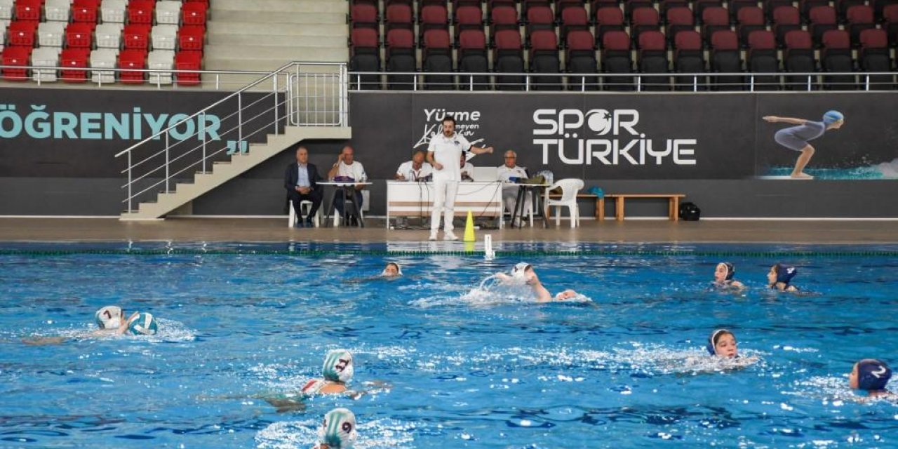 Kadınlar Türkiye Sutopu Şampiyonası Balıkesir'de başladı