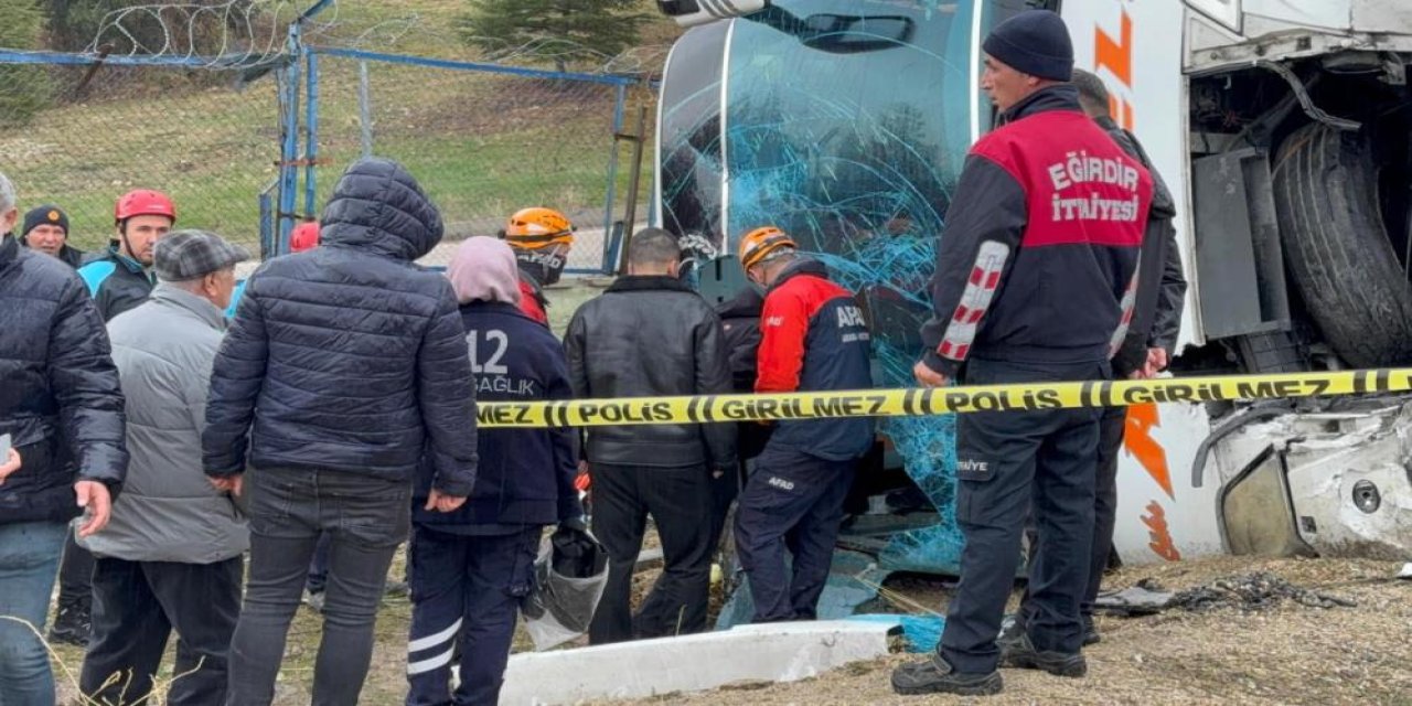 Isparta'da katliam gibi kaza çok sayıda  ölü ve yaralı var