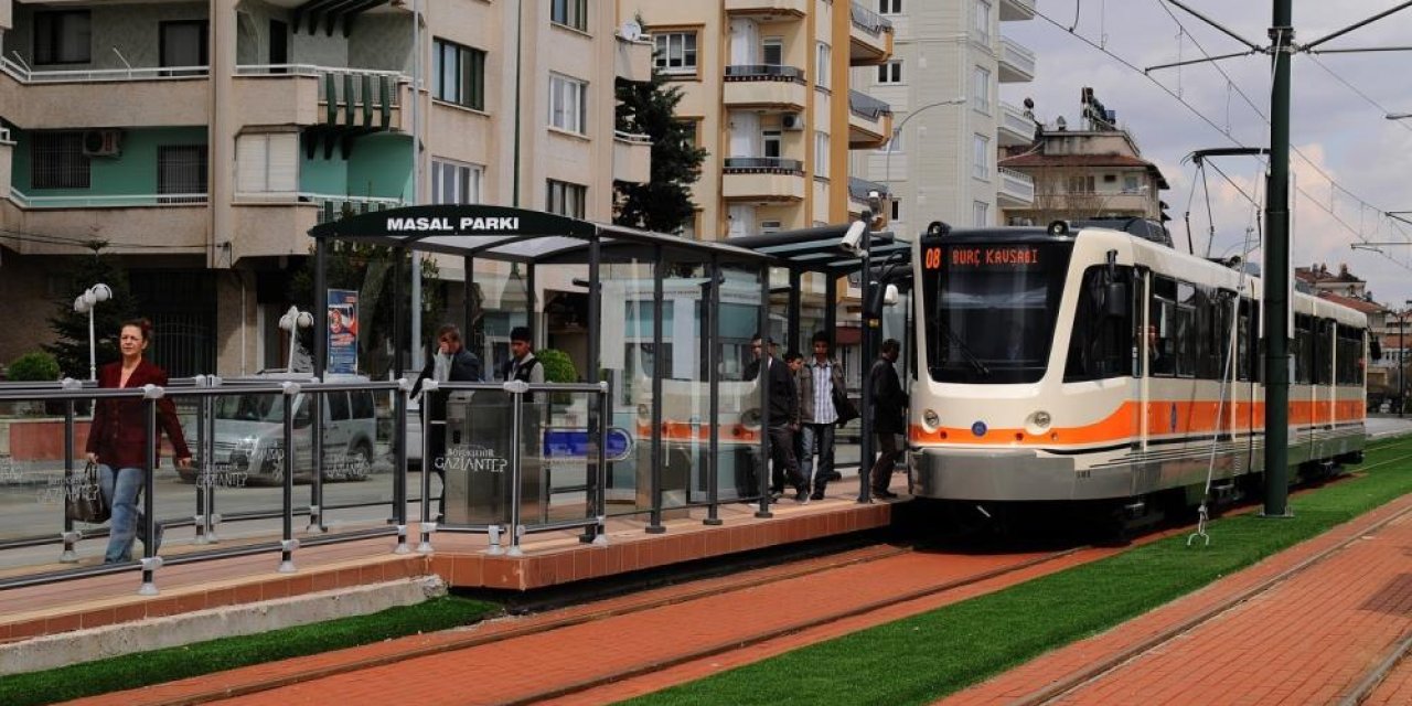 Gaziantep Büyükşehir Belediyesinden, binlerce gence ücretsiz biniş hakkı