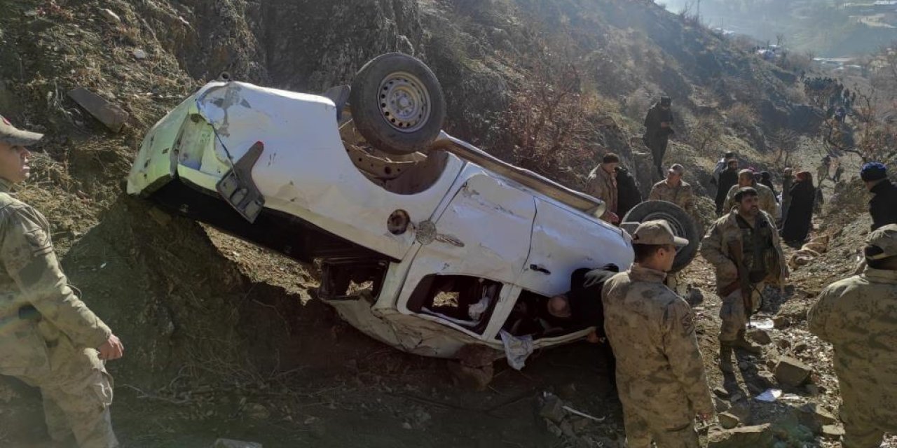 Otomobil şarampole uçtu: 1 ölü, 6 yaralı