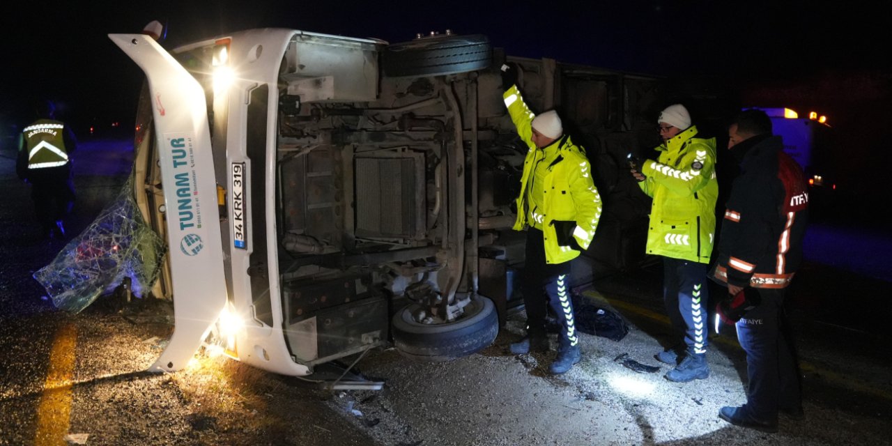 Cenazeye giden vatandaşlar kaza yaptı: 1 ölü, 23 yaralı