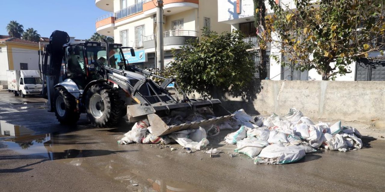 Akdeniz'de temizlik ve dezenfekte çalışmaları devam ediyor