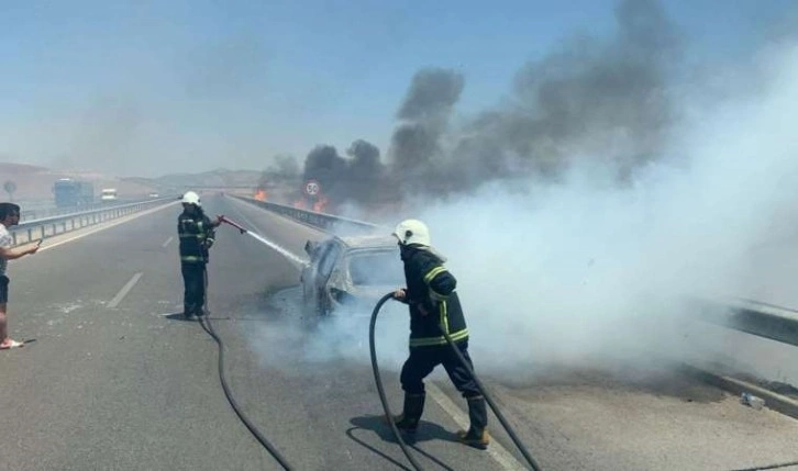 Gaziantep’te seyir halindeki otomobil alev alev yandı!