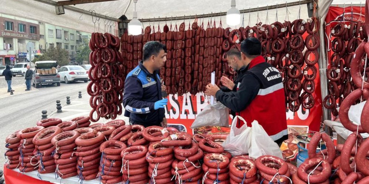 Şanlıurfa’da tonlarca sahte sucuk ele geçirildi