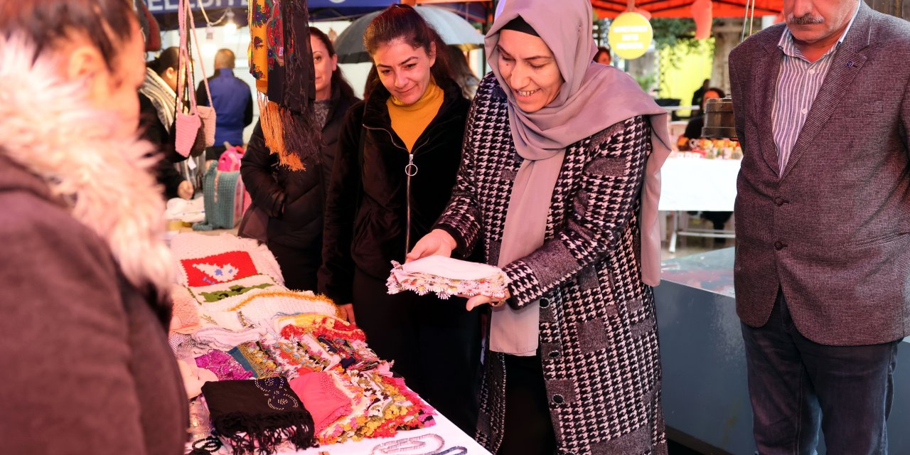 Akdeniz Belediyesinin yılbaşı pazarı’na ziyaretçi akını