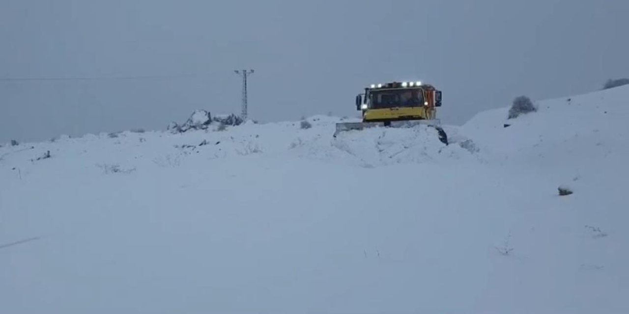 Elazığ'da yüzlerce köy yolu ulaşıma kapandı