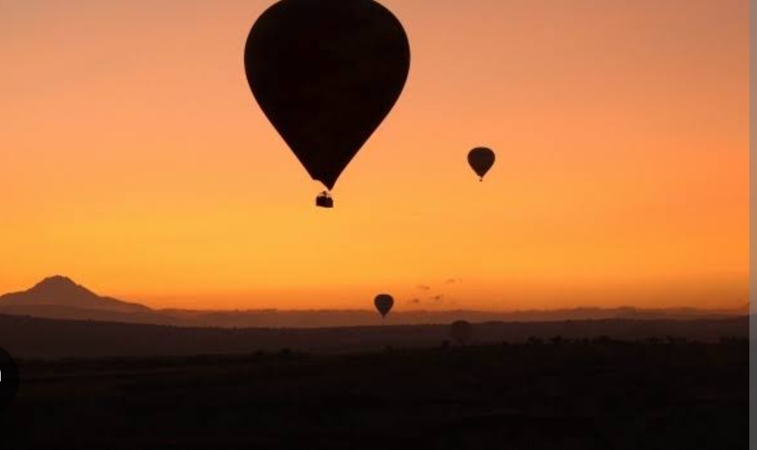 Turistler Kapadokya’da güneşin doğuşunu balonlarda izledi