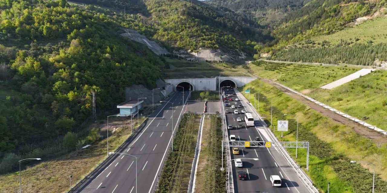 Türkiye Nüfusun 12 katı araç, otoyolları kullandı