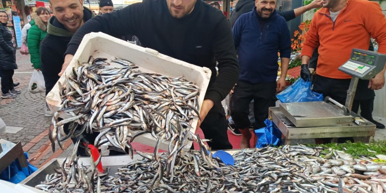 Edirne’de hamsi bolluğu: Kilosu 100 liraya düştü