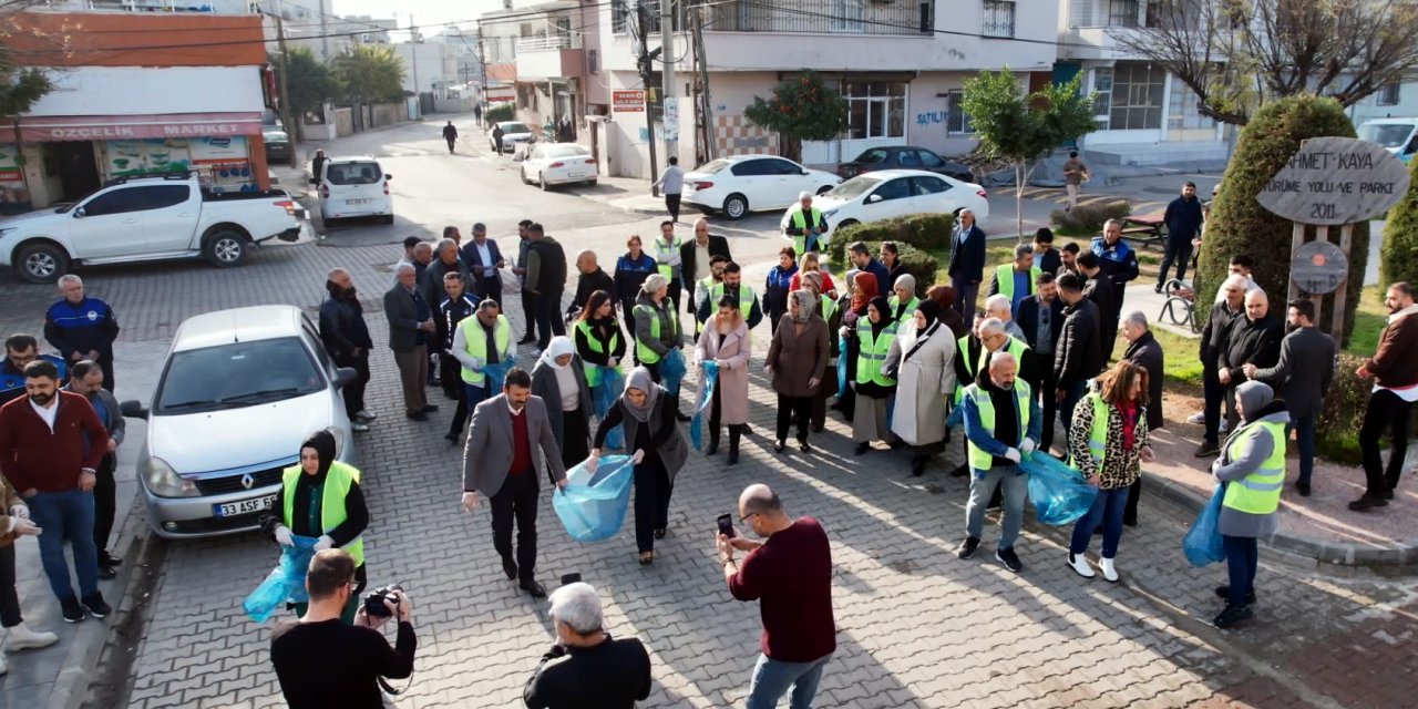 Akdeniz’i Seviyorum, El Ele Mahallemi Temizliyorum