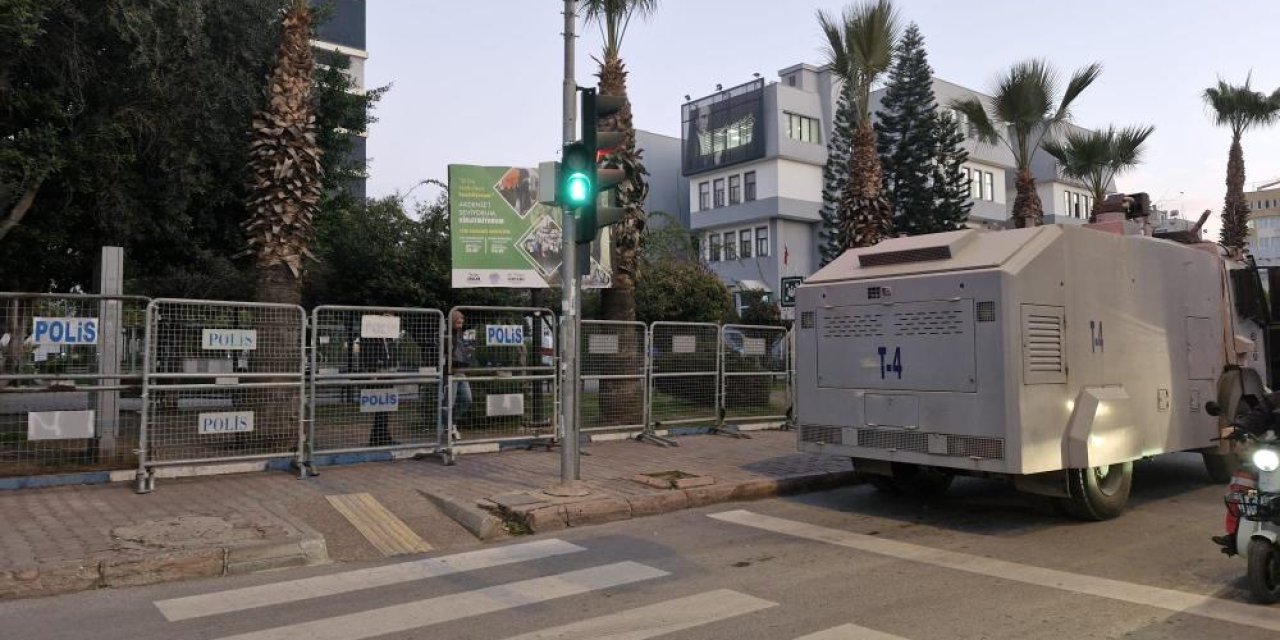 Akdeniz Belediyesi Eş Başkanları  gözaltına alındı