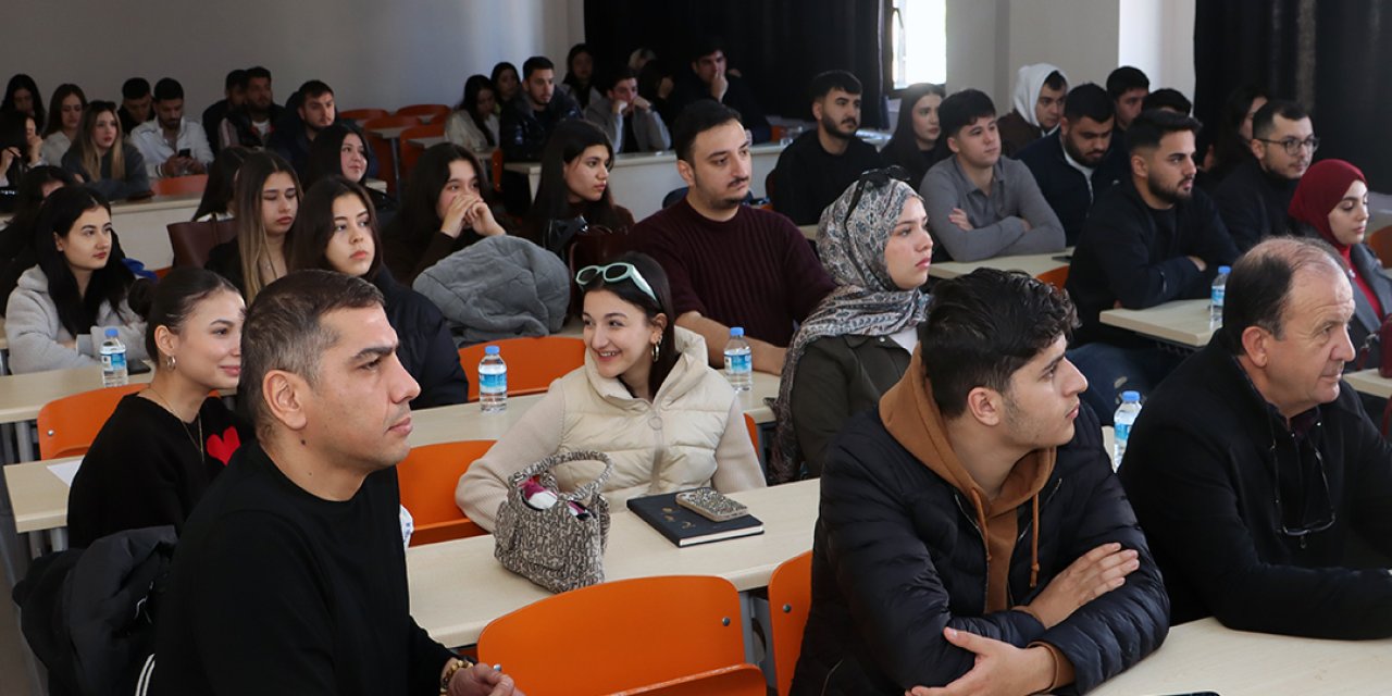 Mersinde öğrencilere yönelik 'Kariyer Planlama ve Girişimcilik' konusunda eğitim