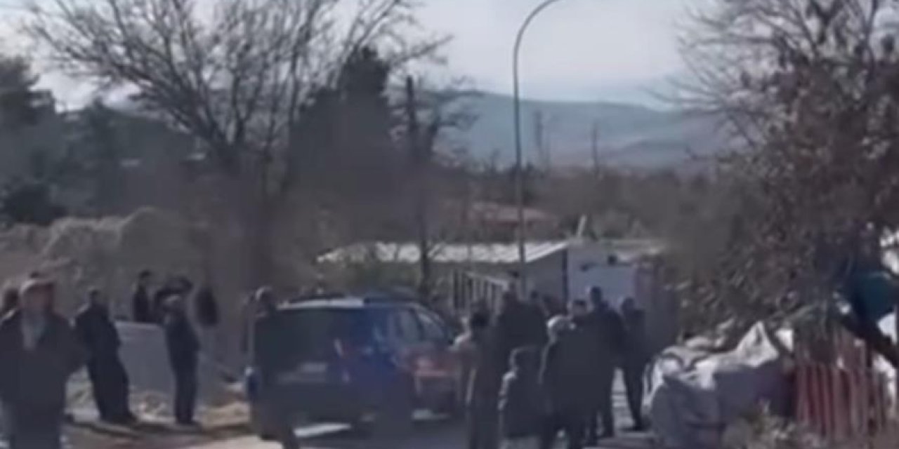 Nurdağı ilçesinde ağaca çarpan motosiklet 2 genci hayattan kopardı