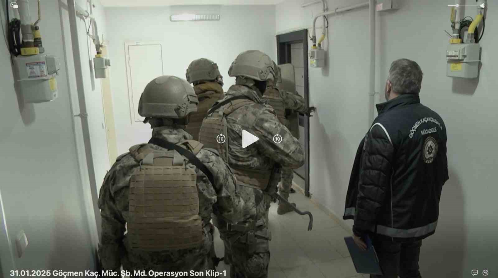 Göçmen kaçakçısı çeteye operasyon: 18 gözaltı