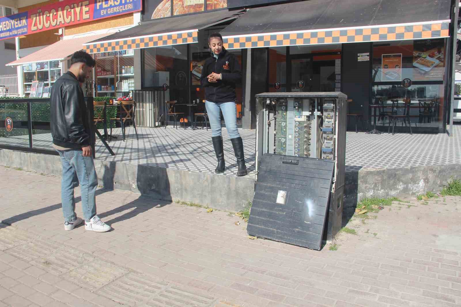 Urfa'da DEDAŞ’ın açık panoları tehlike saçıyor