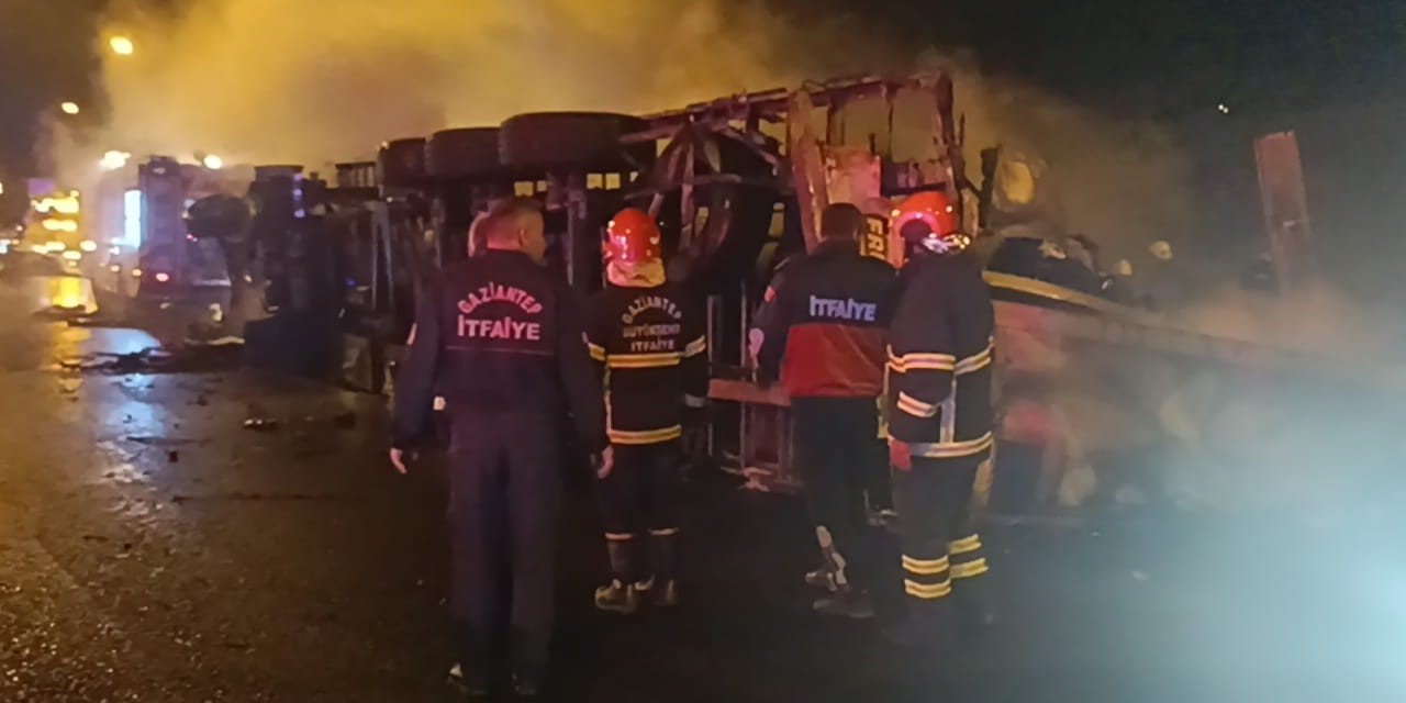 TAG Otoyolu Gaziantep Nurdağı gişelerinde zincirleme kaza  1 ölü 19 yaralı var