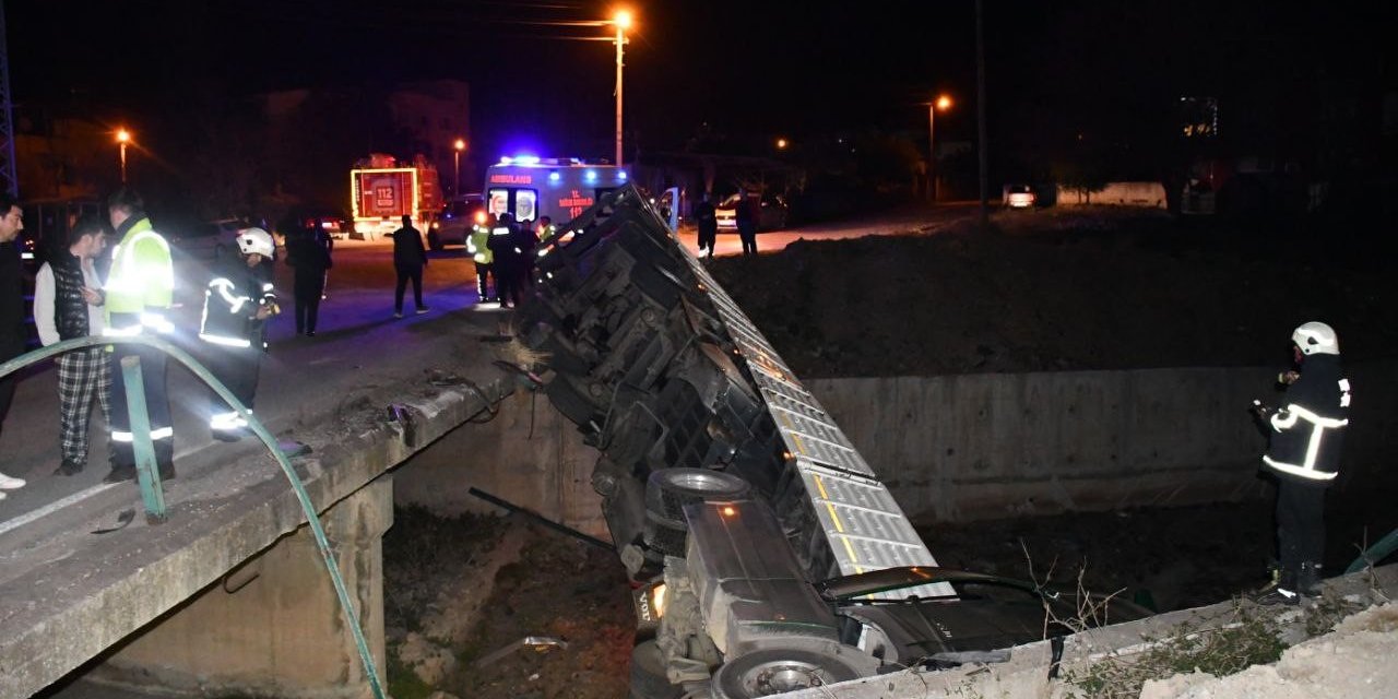 Kaza yapan tır sürücüsü aracı bırakıp kayıplara karıştı