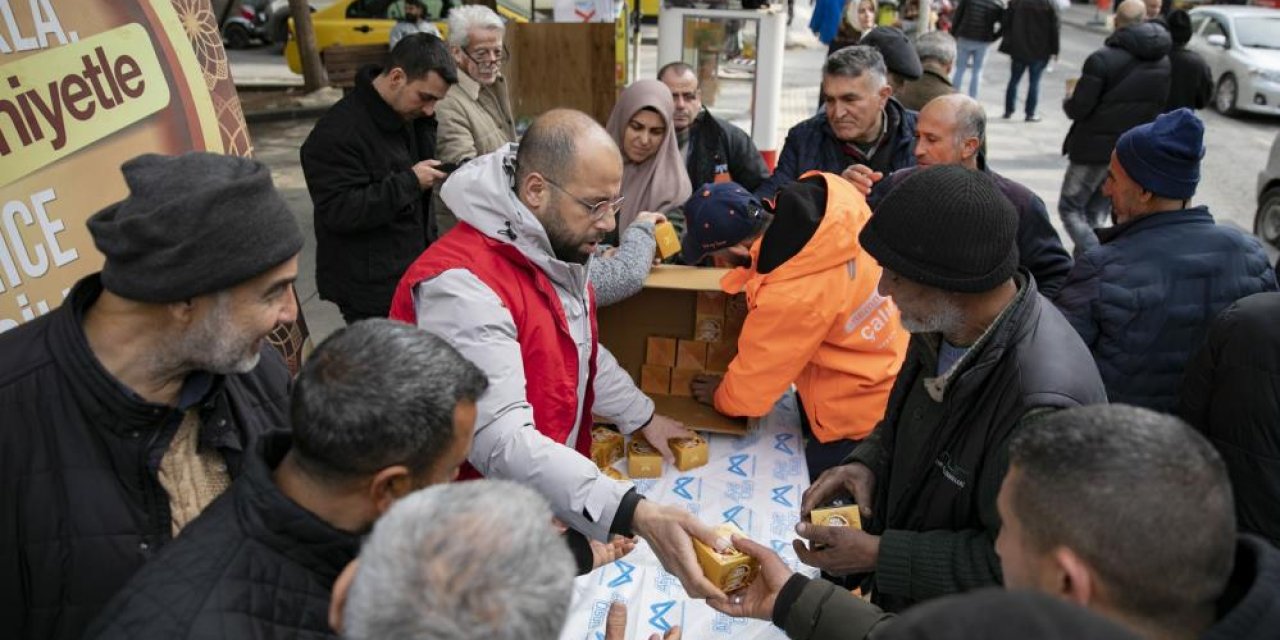 Mersin Büyükşehir Belediyesi, Berat Kandili nedeniyle kandil simidi dağıtı