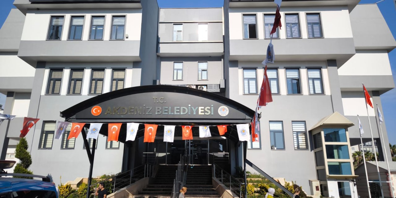 Akdeniz ve Siirt Kayyımlarından işçi kıyımı