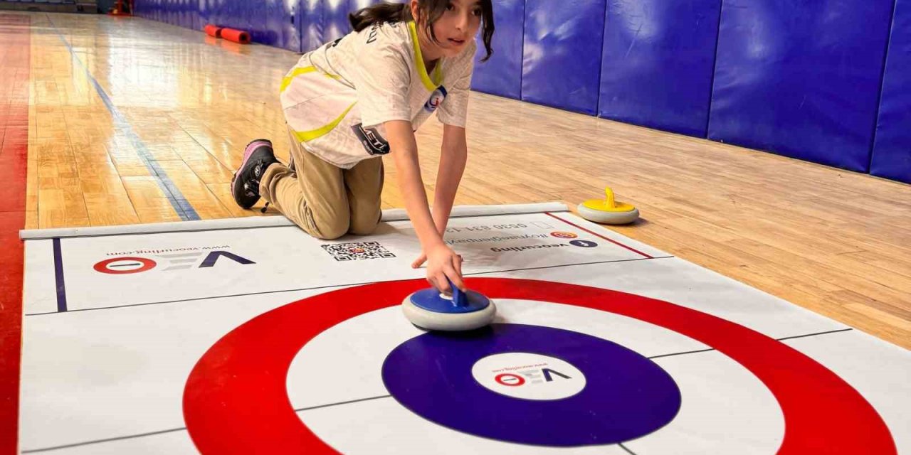 Hakkari’de ilk defa "Floor Curling" müsabakaları yapıldı