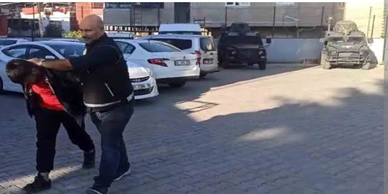 Polis, kadın görünümlü erkek torbacıyı yakaladı