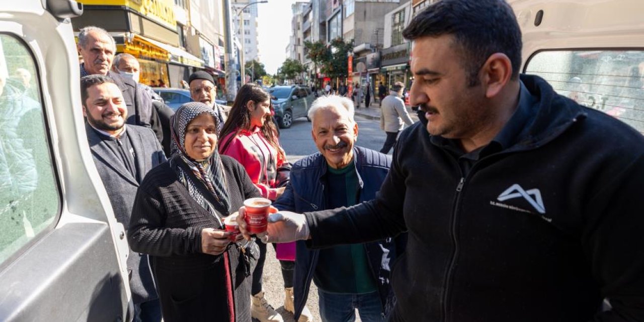 Mersin Büyükşehir'den vatandaşlara Kaynar ikramı