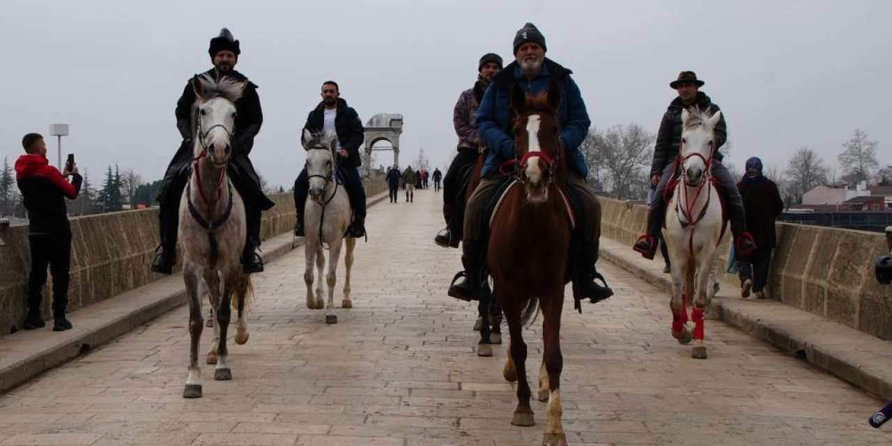 İspanya'dan Mekke'ye at sırtında hac yolculuğu