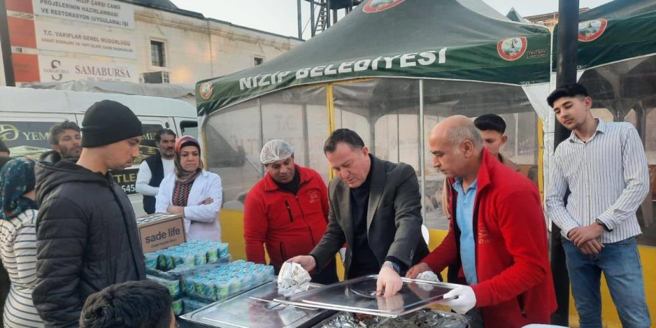 Nizip Belediyesinin iftar çadırında Ramazan bereketi