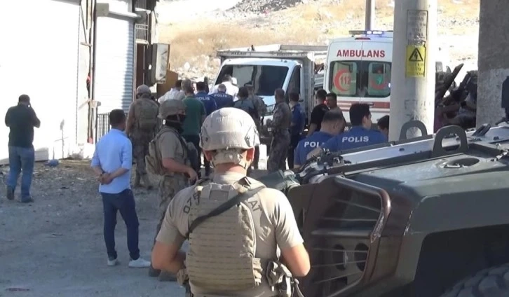 Gaziantep'te bir kişi önce oğlunu rehin aldı, sonra kendini vurdu