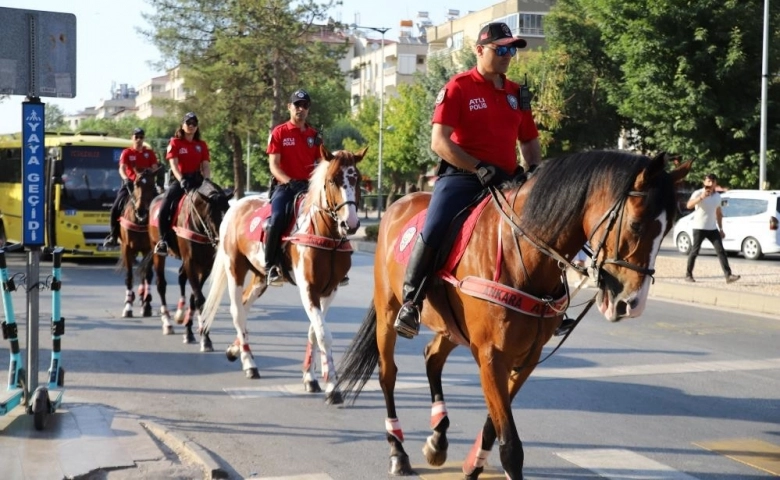 Gaziantep'te Atlı polislere yoğun ilgi