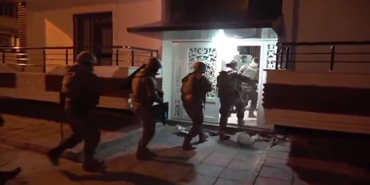 Van’da 4 ev ve 1 iş yerinde çok sayıda silah ve mermi ele geçirildi