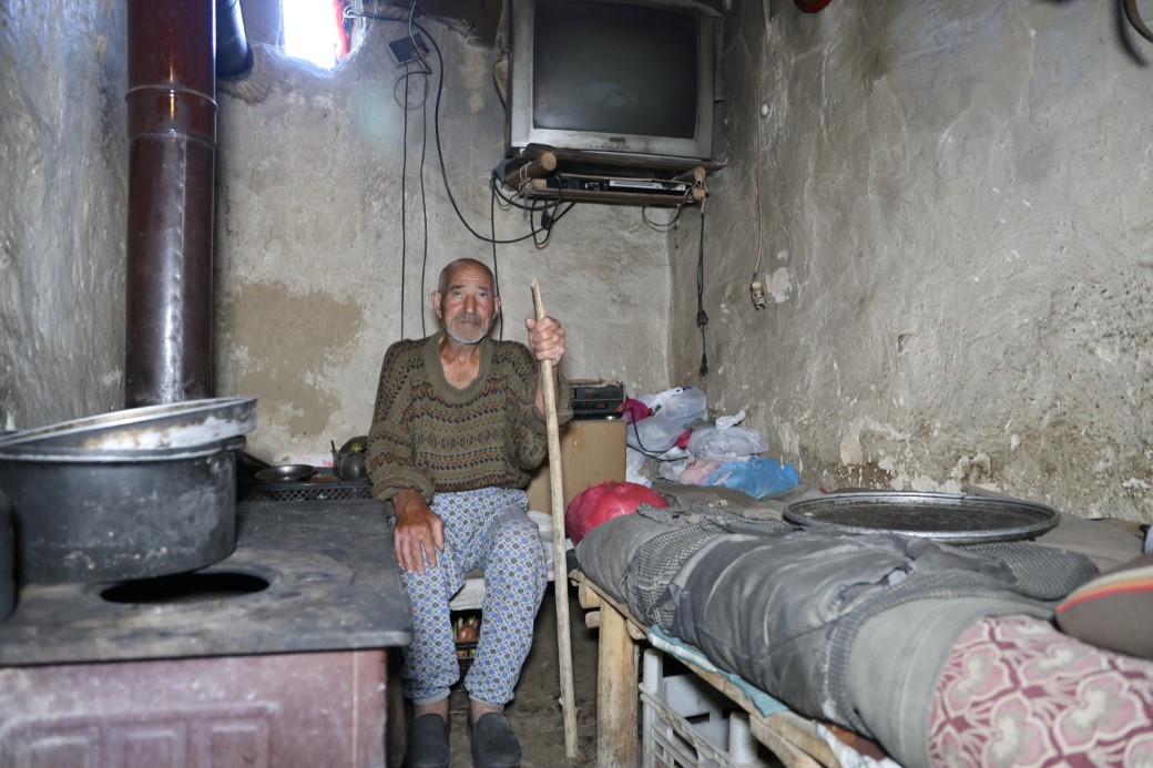 Ambulansa binerken ’Çizmelerim çıkarayım mı’ sözüyle gönülleri fethetti, hayatından dram çıktı