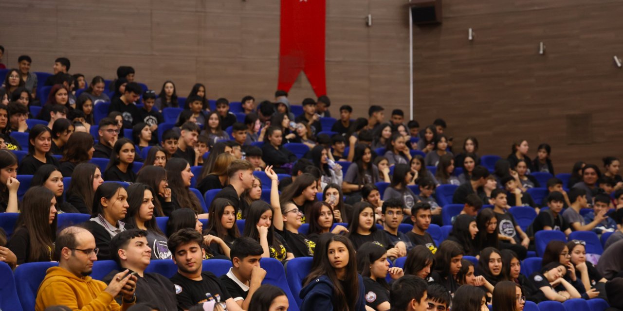 Dijital çağın sunduğu fırsatların getirdiği tehditlerin farkında mısınız?