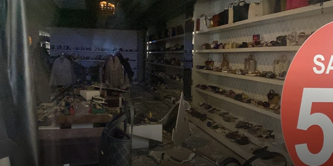 Mersin’de AVM’de asma cam tavan çöktü: 2 yaralı