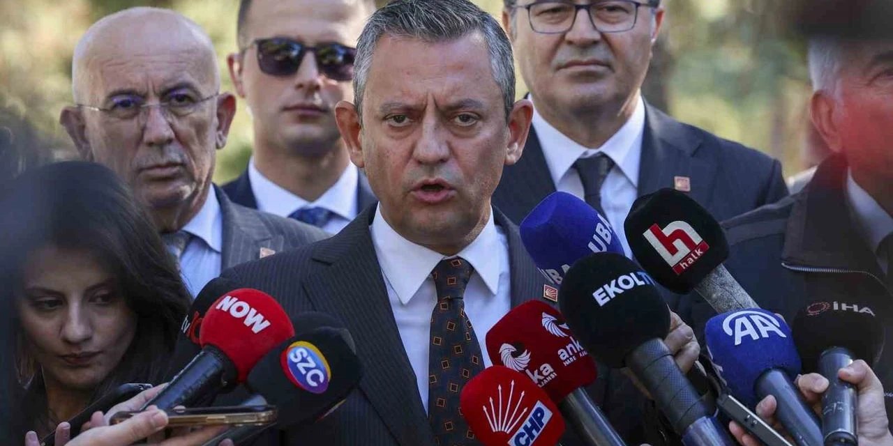 Son dakika !  CHP Genel Başkanı Özgür Özel'e saldırı