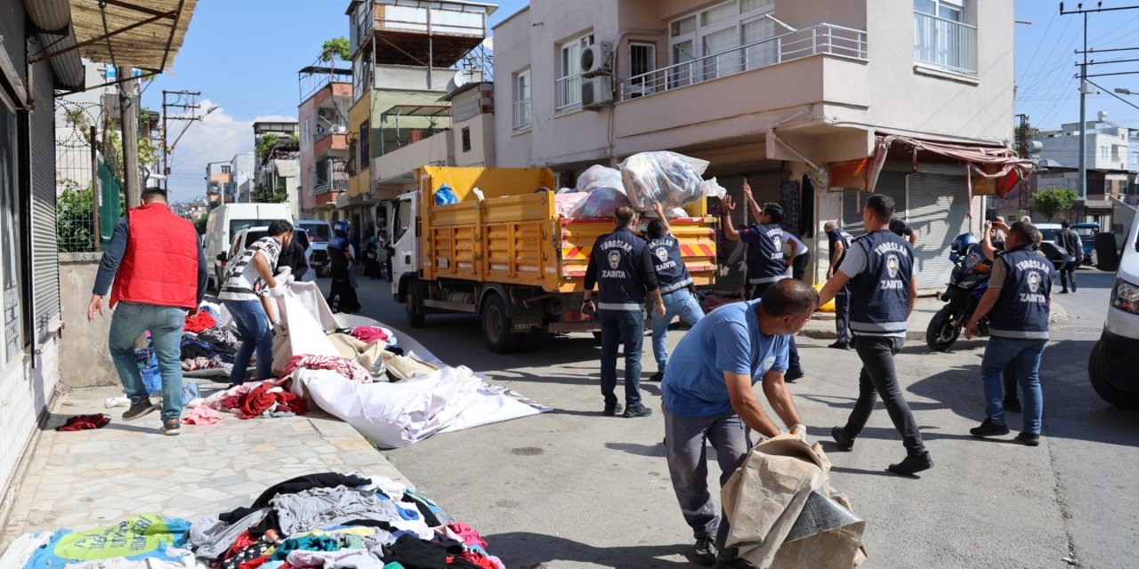 Toroslar zabıtası halk sağlığını tehdit eden ürünleri topladı