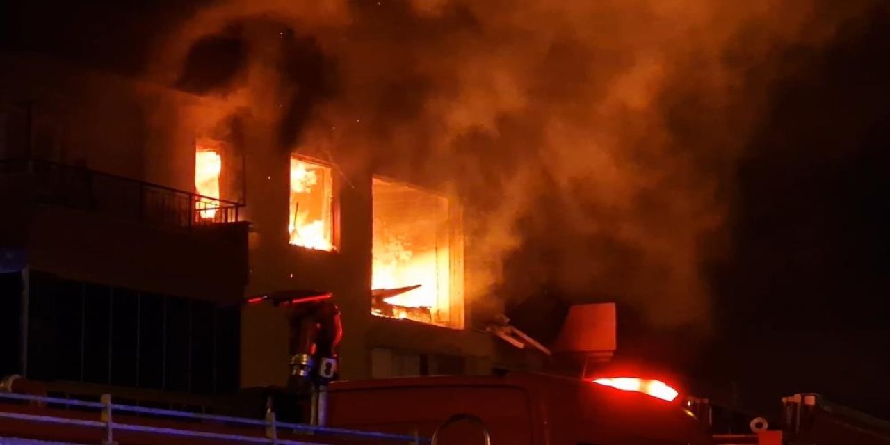 Bir apartmanda patlama ve yangın: 1’i ağır 12 yaralı