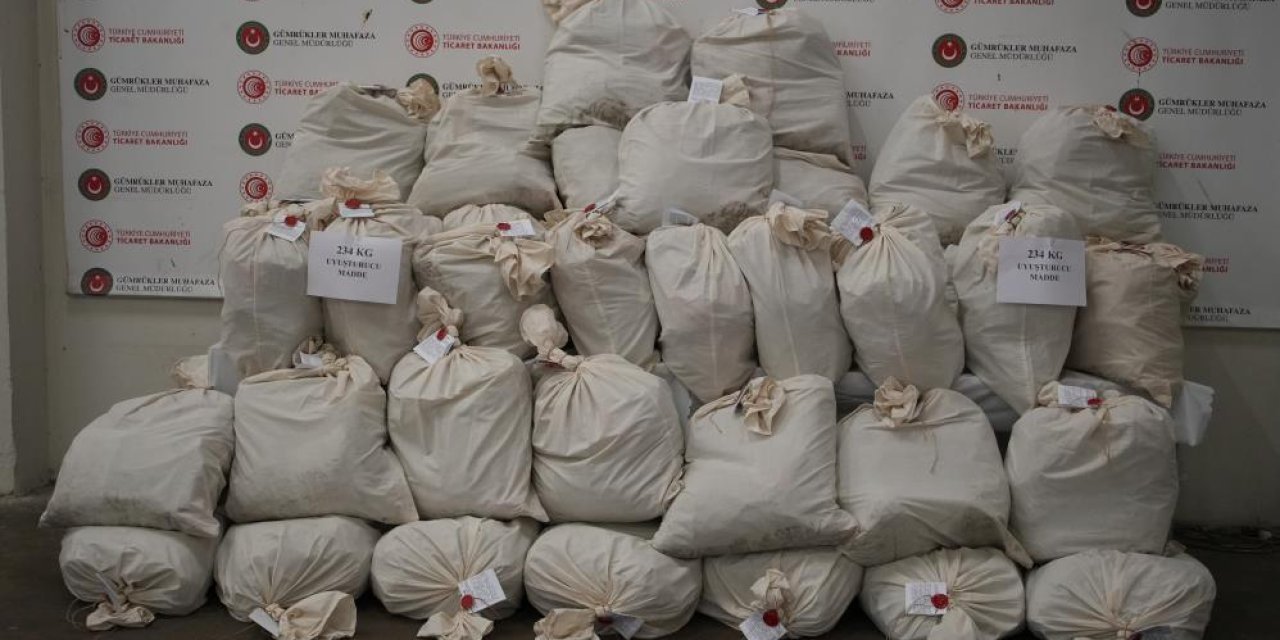 Kapıkule'de X-ray taraması yapılan otobüste 233 kilo esrar ele geçirildi