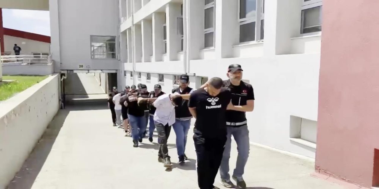 Adana'da kilolarca esrar, bonzai ve binlerce hap ele geçirildi: 55 tutuklama