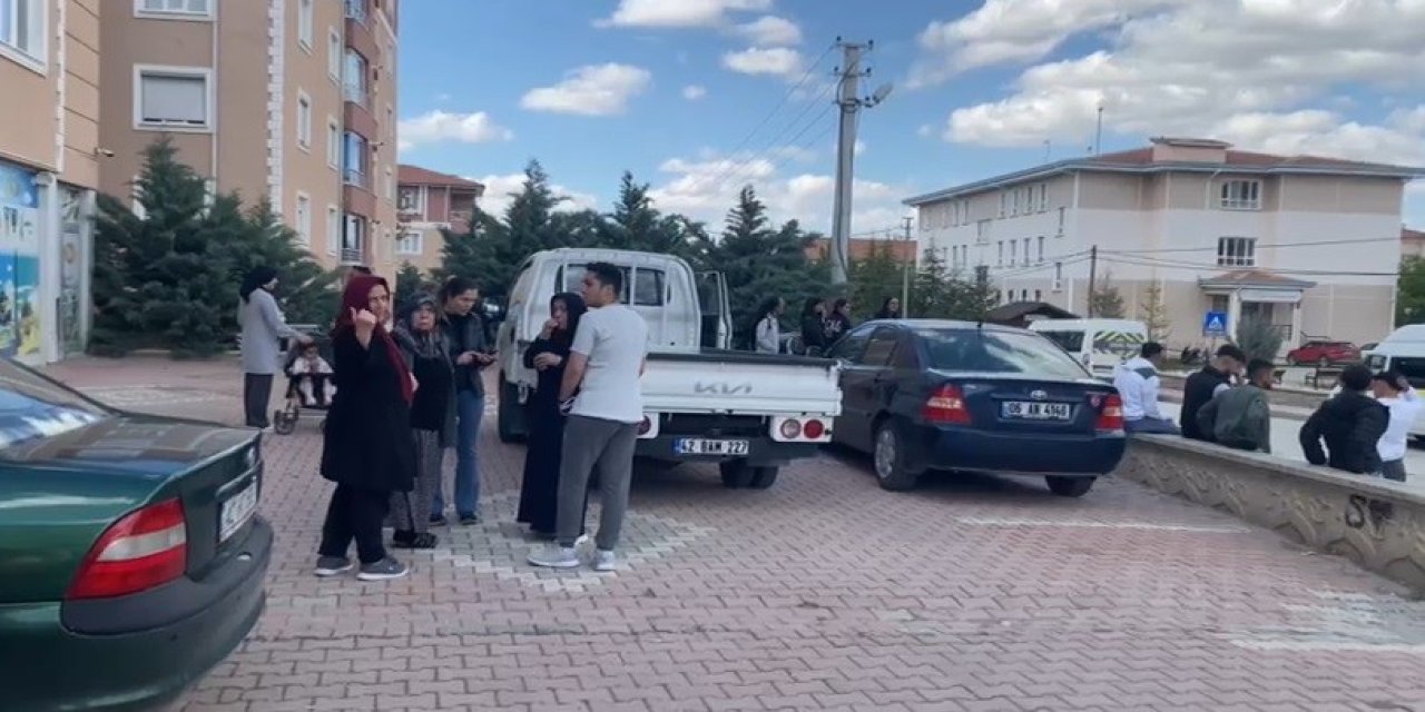 Konya'da deprem halk sokağa döküldü