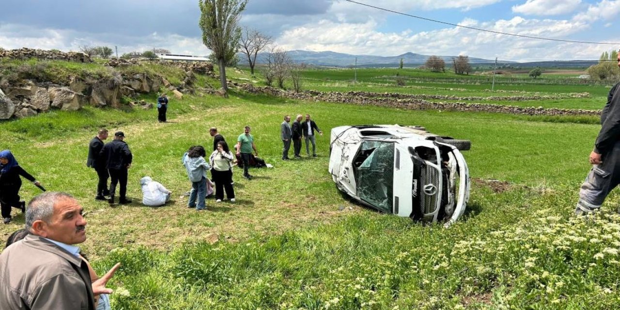 Öğrenci servisi devrildi: 15 öğrenci yaralı