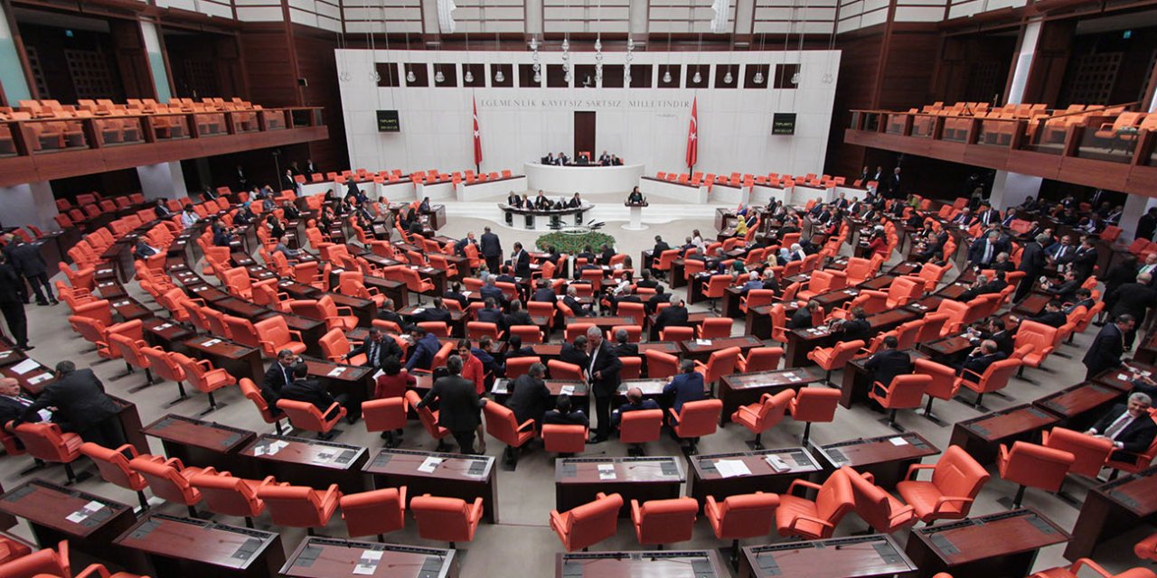 AK Parti 35 maddelik kanun teklifini TBMM Başkanlığı’na sundu