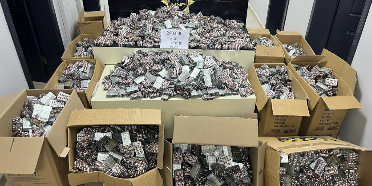 Mersin'de, 280 bin adet hap ele geçirildi