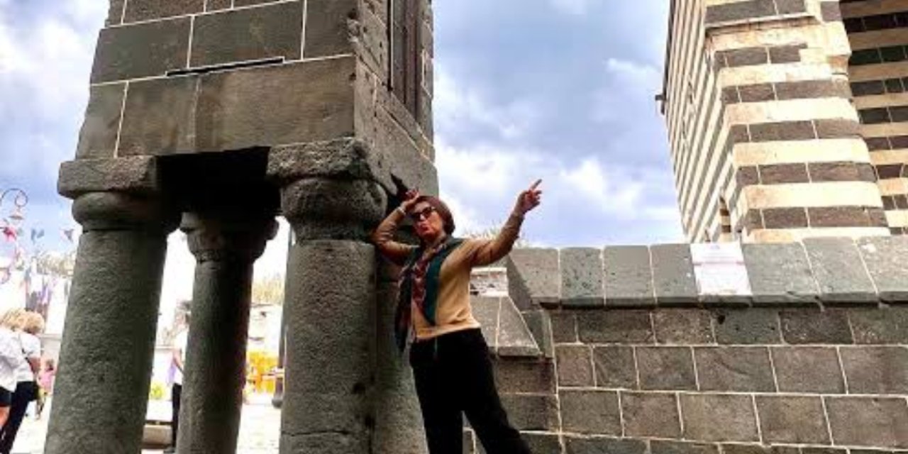 Diyarbakır’da 540 yıllık Dört Ayaklı Minare’ye dilek yağmuru