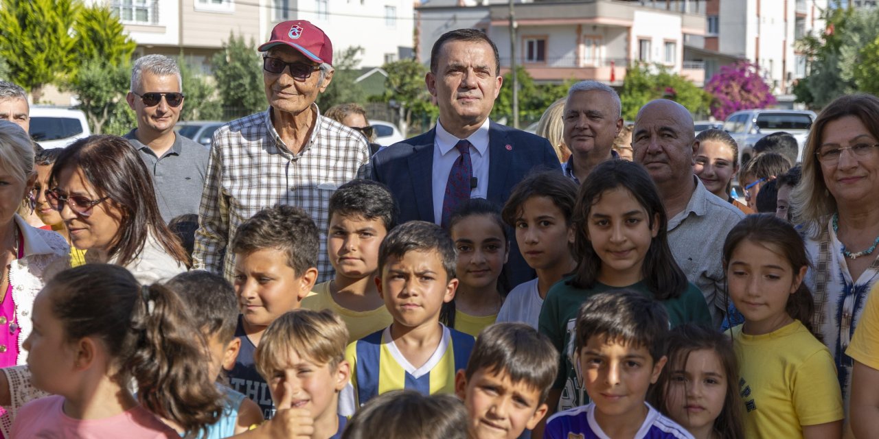 Yenişehir Belediyesi çocuklar için halı saha açmaya devam ediyor