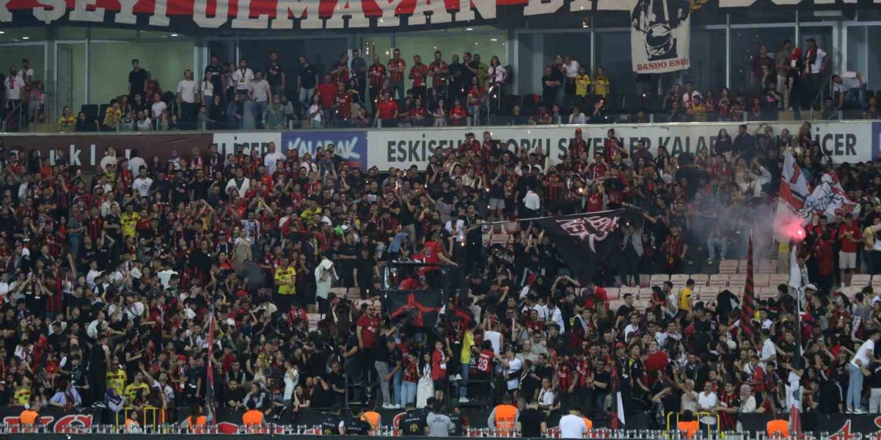 Eskişehir'de taraftarlar şampiyonluk sevinci yaşıyor
