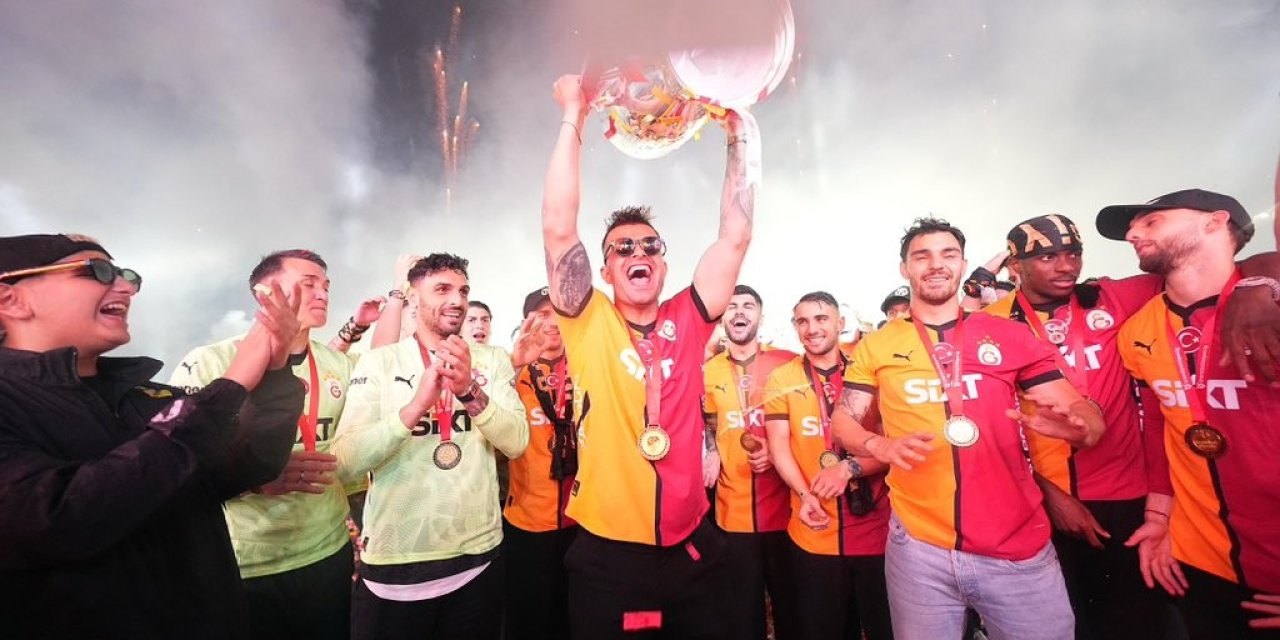 Galatasaray, şampiyonluk kupasını Yenikapı’da aldı