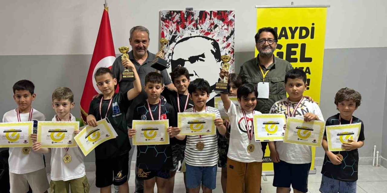 İzmir’de, satranç turnuvasına 110 sporcu katıldı