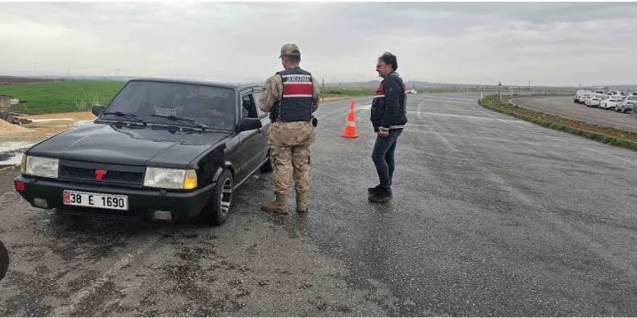 Kilis’te, Jandarma aranan 24 şahısı yakaladı