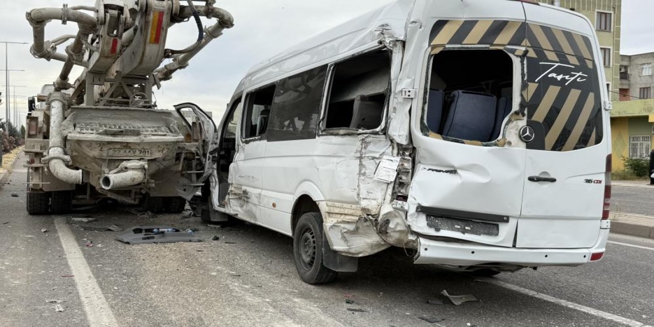 Otomobil, beton mikseri ve minibüs çarpıştı: 11 yaralı